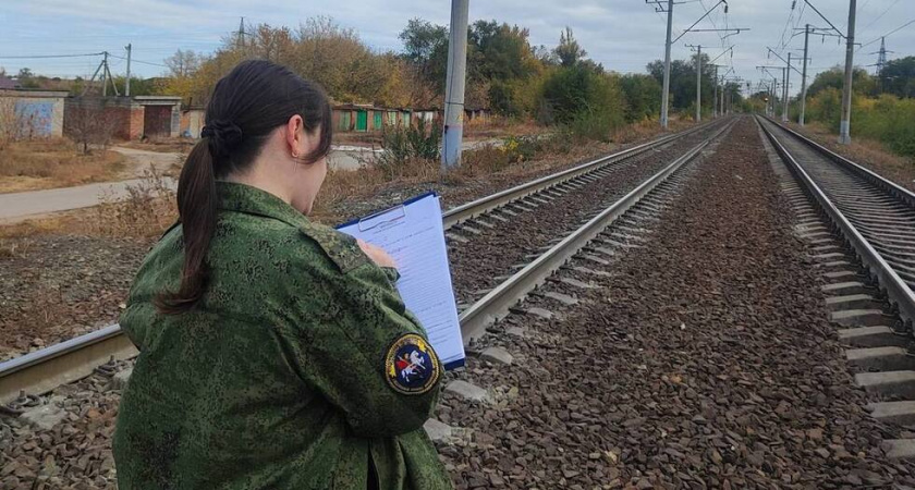 Несовершеннолетняя пострадала от столкновения с поездом в Энгельсе