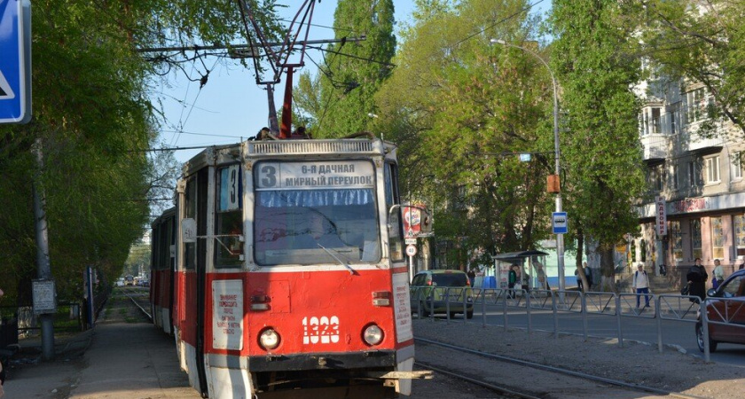 В Саратове в трамвае стало плохо пассажиру