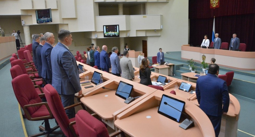 Депутаты проверили дворы новостроек и нашли разрушенное бетонное покрытие