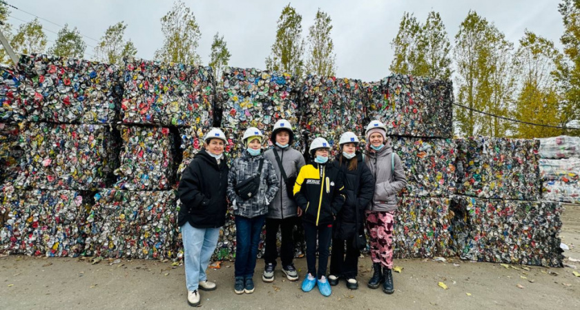 Школьникам показали работу мусоросортировочного комплекса в Энгельсе