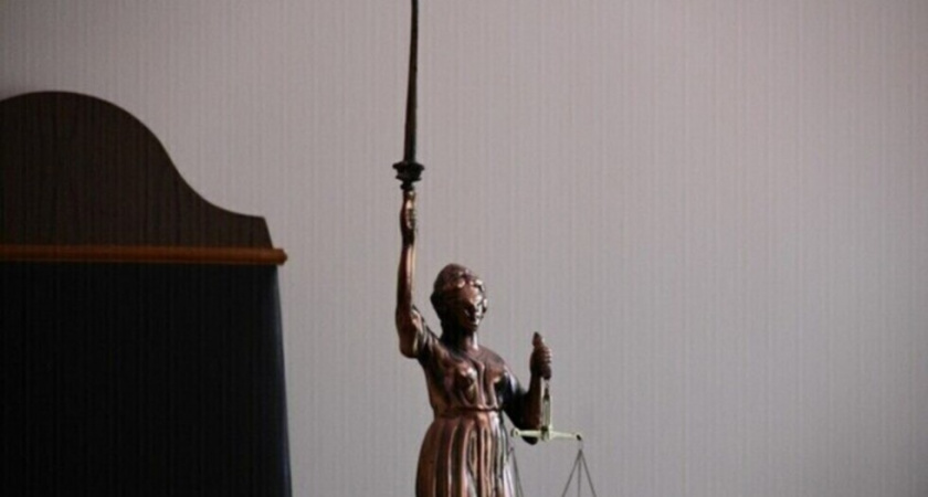 В Саратове УК выплатила 950 тысяч за упавшую на машину глыбу льда