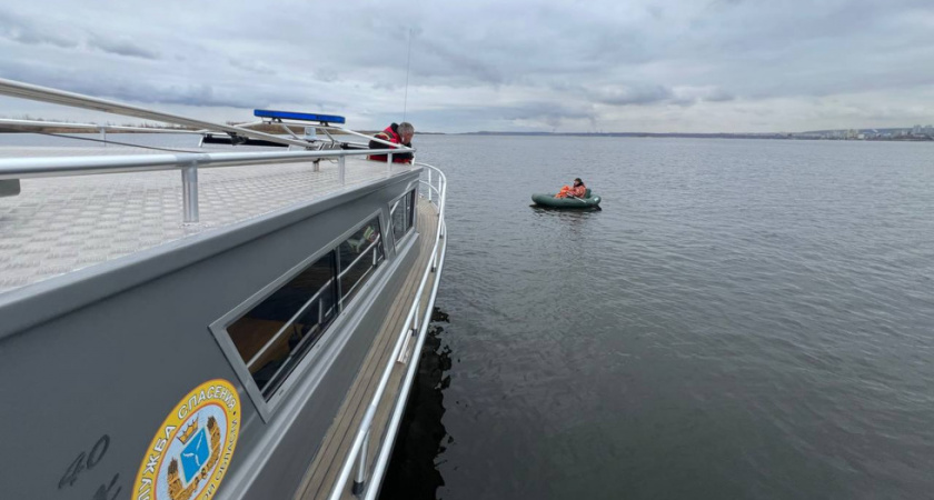 В Энгельсе мужчина утонул после падения из лодки