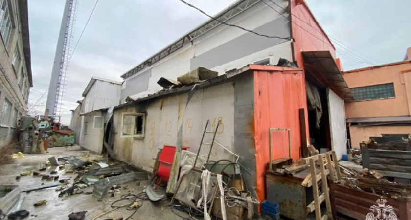 На заводе в Энгельсе рабочий пострадал при тушении пожара