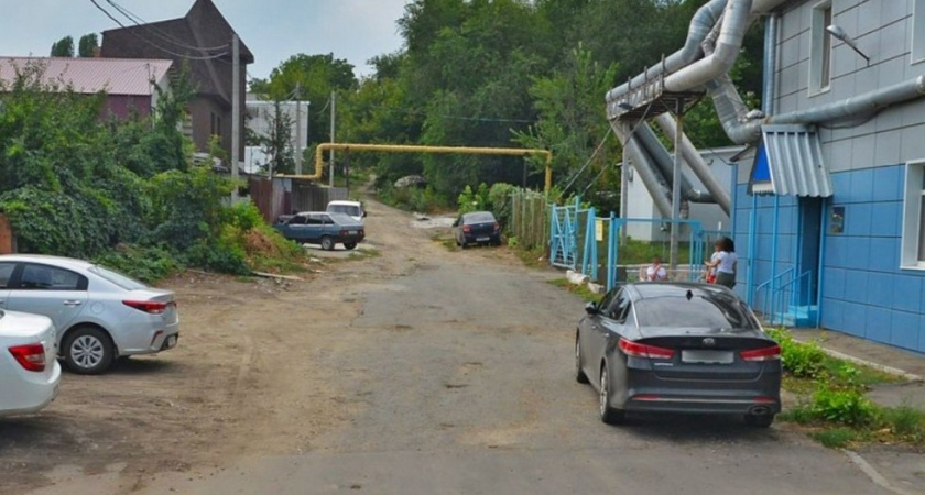 В Саратове отремонтируют дорогу к новому дому для переселенцев за 2,6 млн рублей