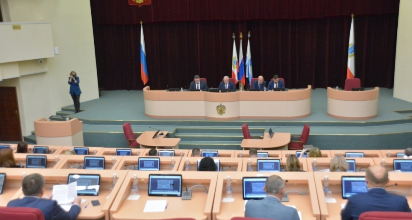 В Саратове обсудили проблемы общественного транспорта на депутатских слушаниях