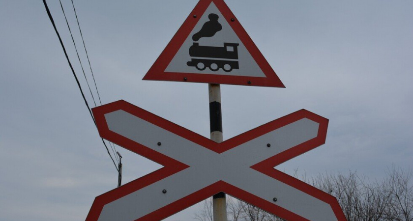 В Татищевском районе на два дня закроют железнодорожный переезд