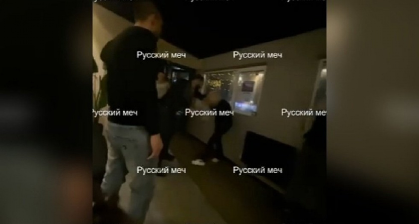 В баре Балаково мужчина напал на девушку: полиция проводит проверку