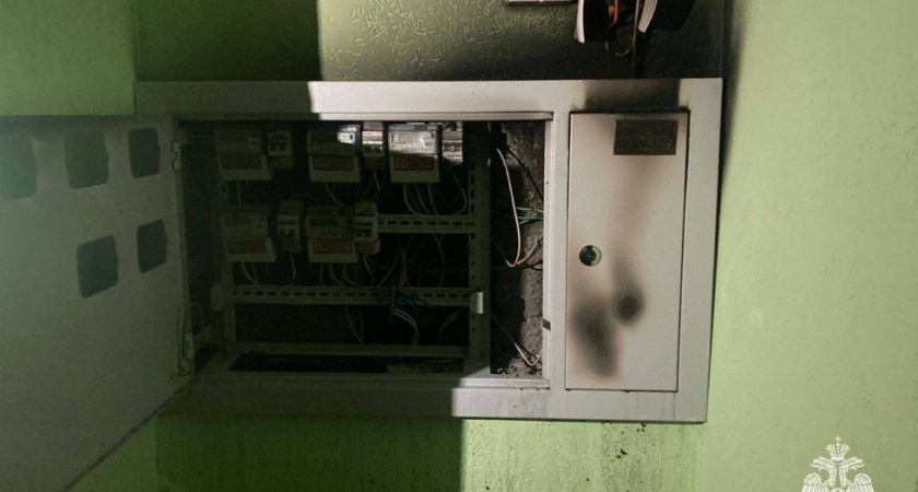 В Энгельсе загорелся электрокабель в многоэтажке