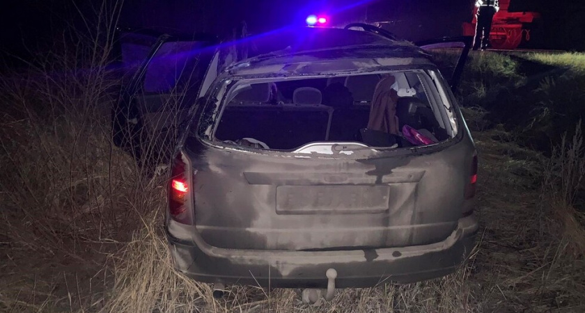 В Пугачевском районе женщина-водитель опрокинулась в кювет на Ford Focus