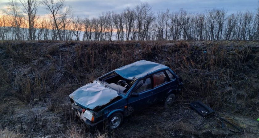 В Балашовском районе водитель "девяносто девятой" съехал в кювет