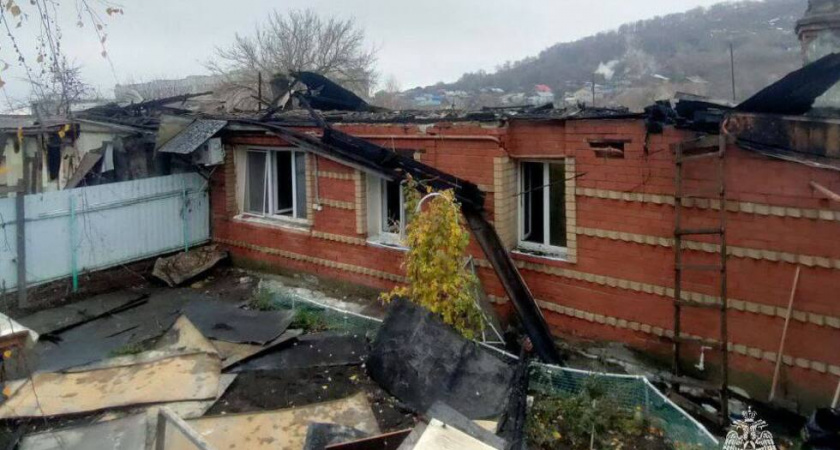 В Саратове при пожаре в пятиэтажке пострадала 78-летняя женщина