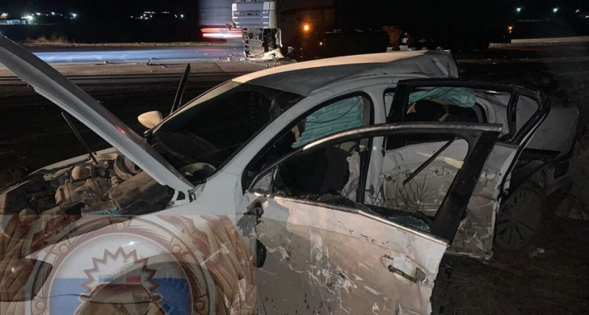 В ДТП с фурой в Саратовской области погибла 18-летняя девушка