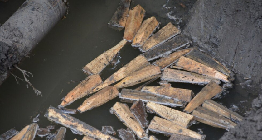 В центре Саратова до полуночи отключили воду из-за аварии на водопроводе