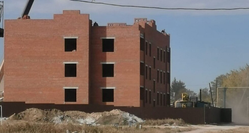 В Базарном Карабулаке ледовую арену и дом для врачей строили без согласованного проекта