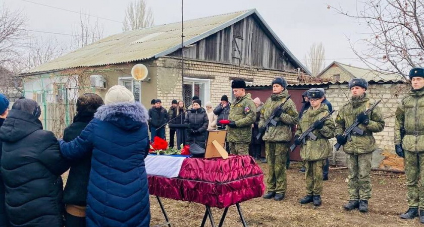В зоне СВО погибли двое военных из Саратовской области