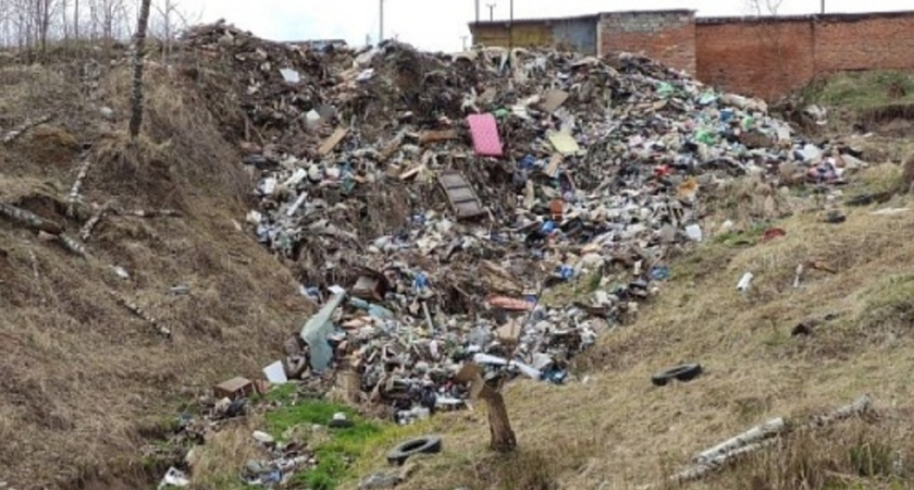 В Заводском районе нашли незаконную свалку с автомобильными шинами и строительным мусором