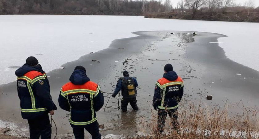 В Саратовской области пенсионер утонул, провалившись под лед