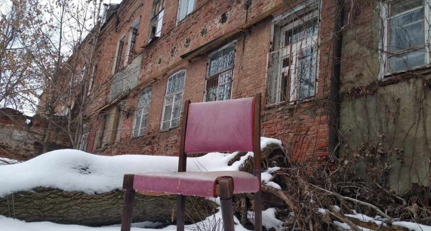 В Саратове готовят к продаже аварийный особняк купца Баринова с большим участком земли