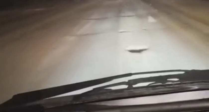 Саратовчанка пожаловалась на разбитую дорогу к перинатальному центру