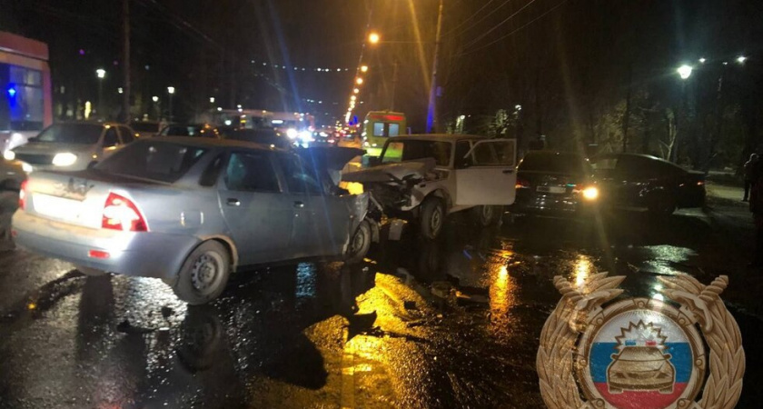 Четыре человека пострадали в массовом ДТП в Энгельсе