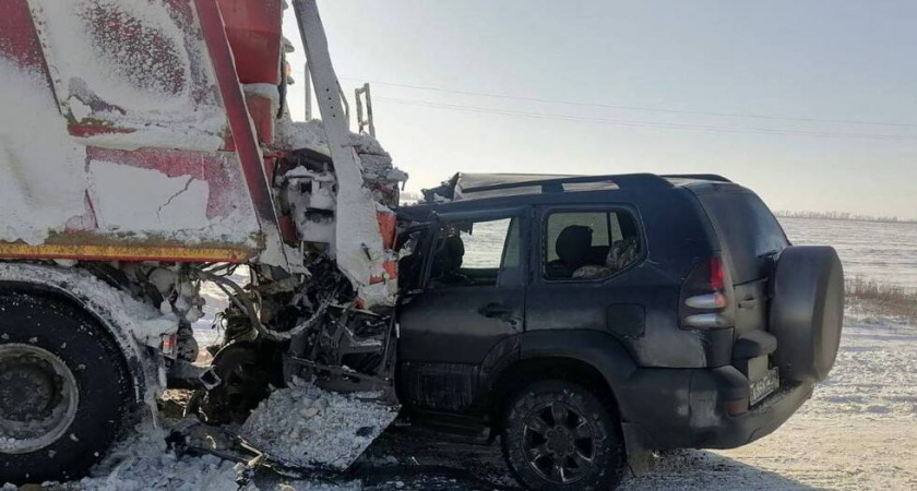 В ДТП под Балашовом погиб мужчина при столкновении Toyota с грузовиком
