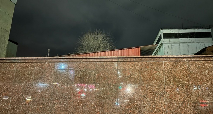 В Саратове пообещали снести гараж у деловой набережной до февраля 2025 года