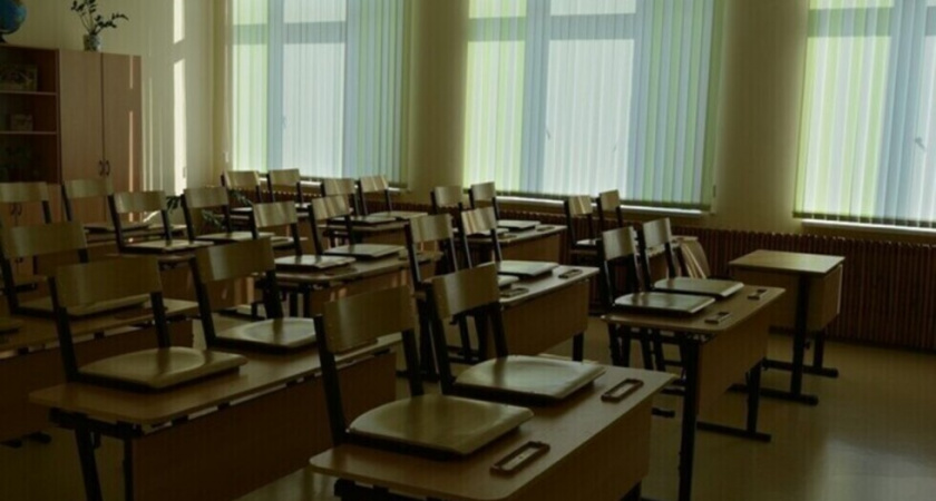 В Саратове ищут директора школы с зарплатой 85 тысяч рублей