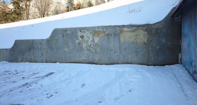 В Саратове отремонтируют разрушающуюся подпорную стенку набережной в 2025 году