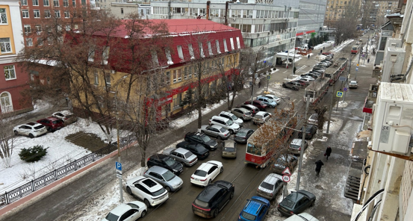 В Саратове остановили трамваи из-за подозрительного пакета