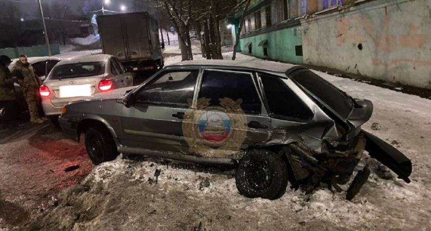 В Саратове ищут водителя, сбежавшего с места тройного ДТП