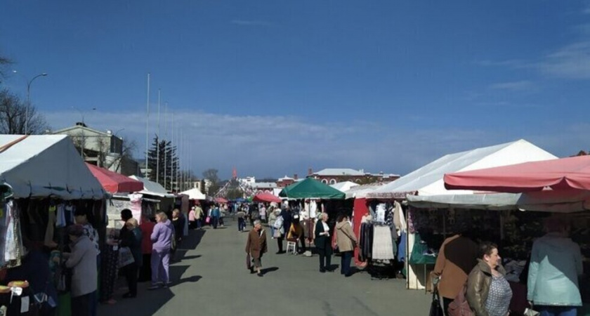 На Театральной площади Саратова пройдет предновогодняя ярмарка