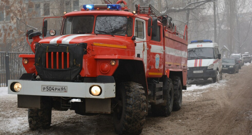 В Саратове загорелся натяжной потолок в квартире