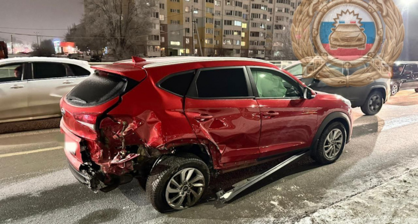 В Балаково при столкновении Ford и Hyundai пострадал водитель