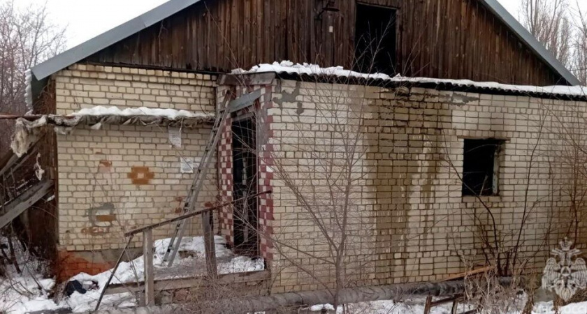 В Саратове при пожаре в многоквартирном доме погиб курильщик