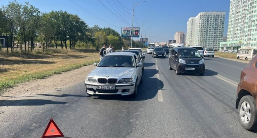 В Саратове ищут свидетелей тройного ДТП с пострадавшим