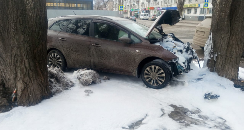 В Саратове за день в двух ДТП пострадали три человека