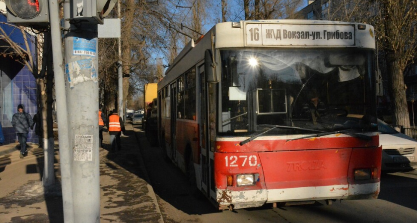 В Саратове три троллейбусных маршрута встали из-за ДТП