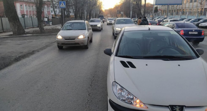 В Саратове водитель Peugeot сбил женщину на Большой Садовой