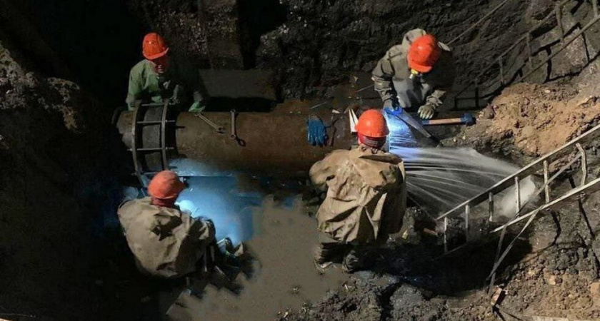В Саратове повторно прорвало водопровод после вчерашней аварии