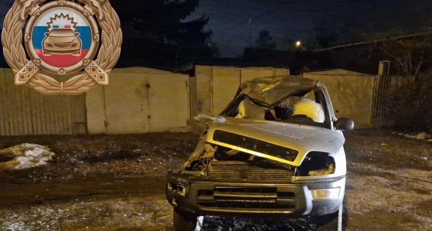 В Энгельсе перевернулась Toyota с тремя пассажирами