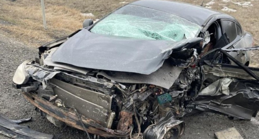 На трассе в Саратовской области фура раздавила легковушку