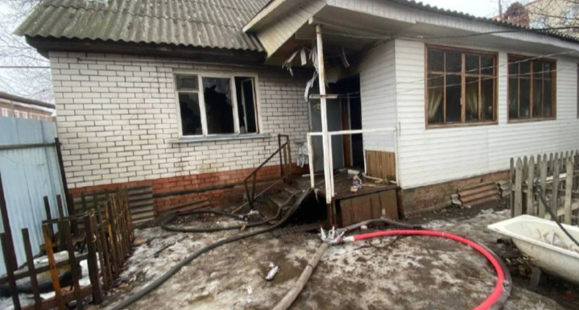 В Балашове при пожаре в частном доме погибла 57-летняя женщина
