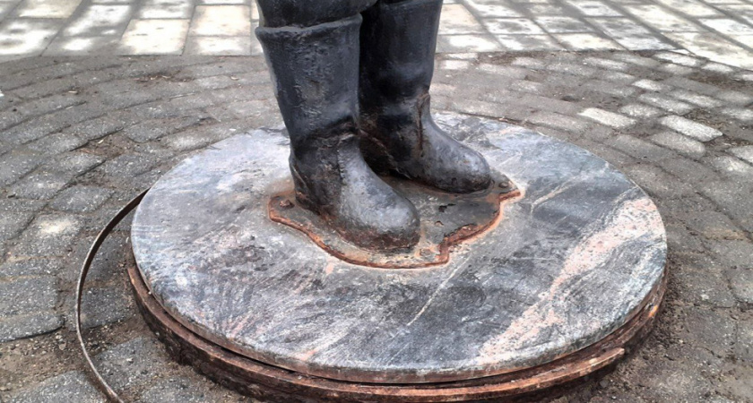 Саратовцы пожаловались на плохое состояние памятника городовому