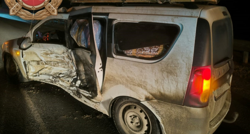 В ночном ДТП под Ершовом пострадали четыре человека