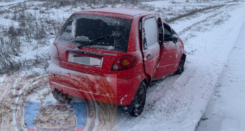 В Саратовской области Daewoo Matiz вылетел в кювет из-за непогоды