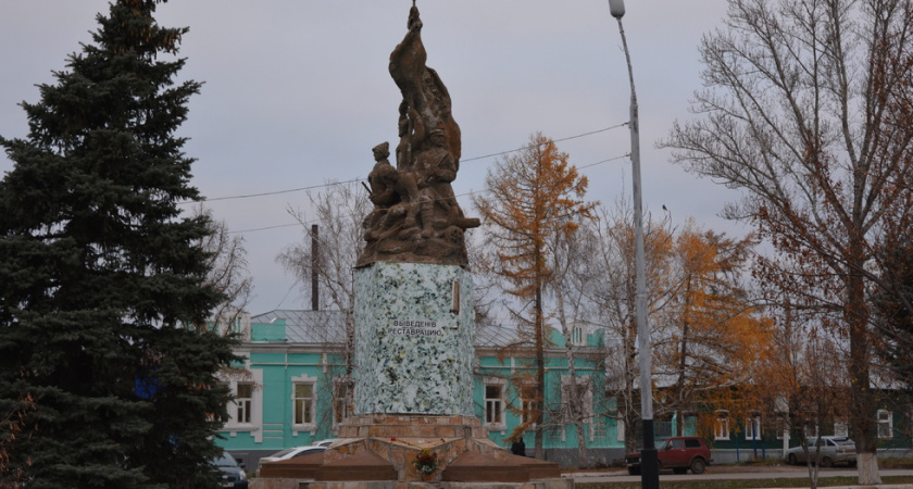 В Пугачеве восьмой раз ищут подрядчика для реставрации памятника героям Гражданской войны