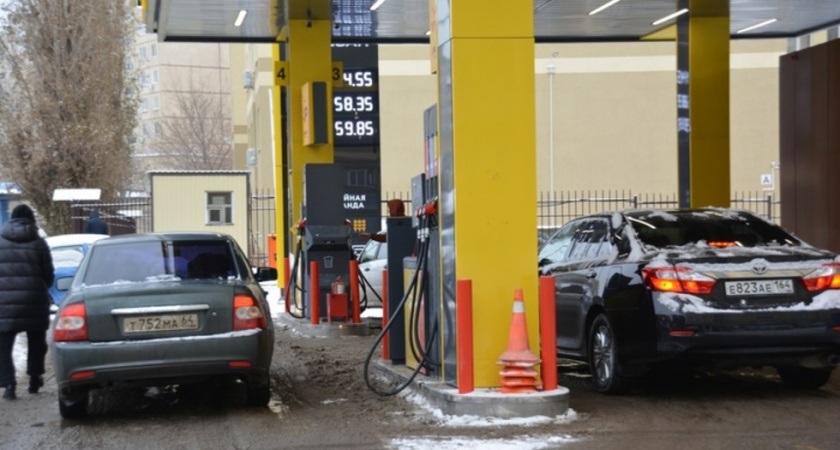 В Саратовской области снова подорожал бензин после трехнедельной паузы