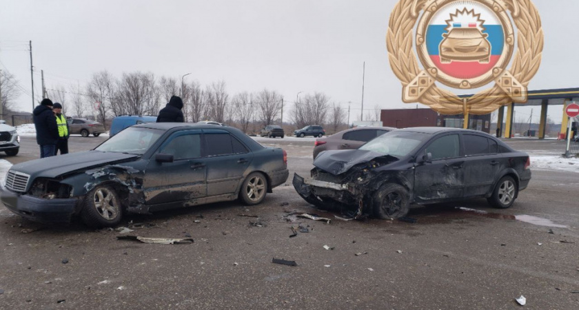 Пенсионер пострадал в тройном ДТП под Марксом