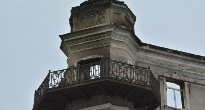 Московская компания оценит восстановление сгоревшей гостиницы "Россия" в Саратове за 50 копеек