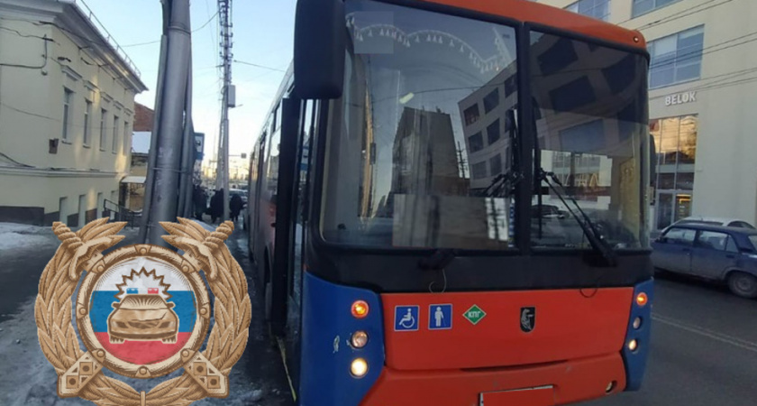 В Саратове пенсионерка упала в автобусе и попала в больницу